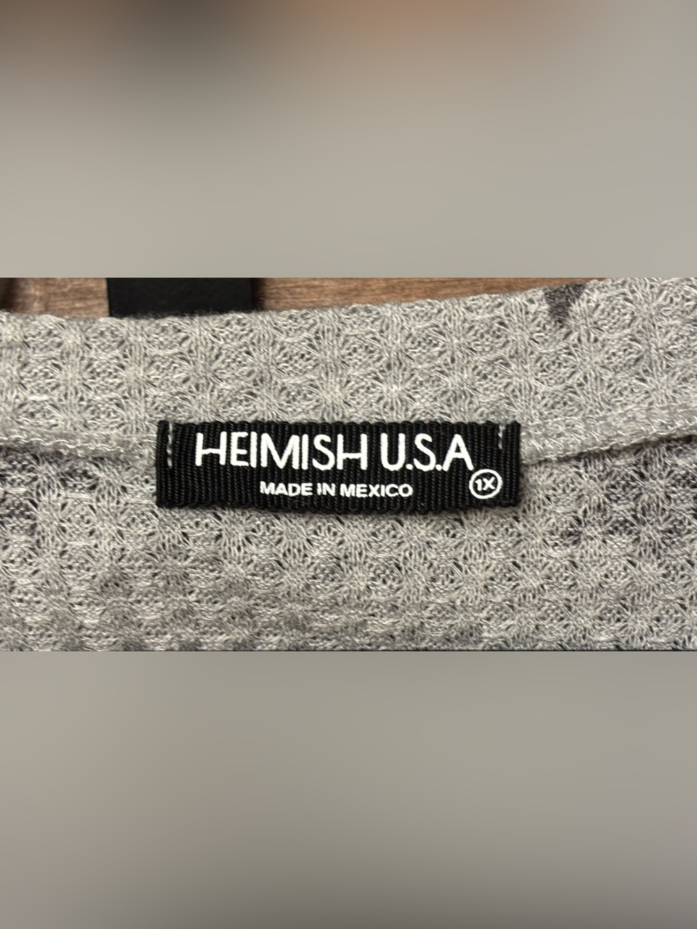 New HEIMISH USA Heather Gray with Star Print V-Neck Tunic Top - Picture 2 of 7